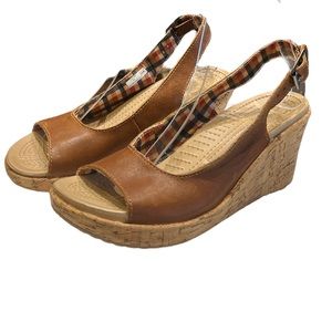 Crocs slingback Leather A Leigh Wedge Sandles